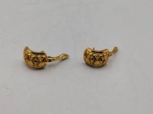 lot 33B image: 21k gold pierced earrings with hinged back, Makers mark KK 2.5 grams
