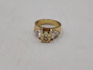 lot 37A image: 14k gold ring with CZ stone size 7 5g