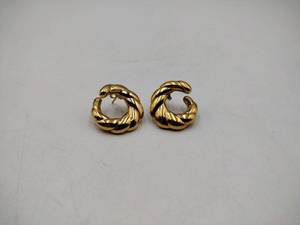 lot 39A image: 14k gold pierced earrings 4g