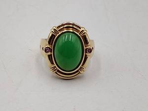 lot 67 image: 10k gold ring with green stone 7g size 7