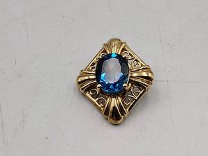 lot 68 image: 10k gold pendant with blue stone 3g