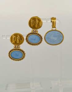lot 28G image: 14K Earrings & necklace pendant featuring goddess and her chariot, 20g