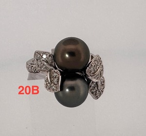 lot 20B image: 14K White Gold Diamond and Tahitian Pearl Ring 8 grams total size 7