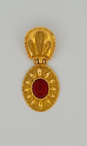 lot 55B image: Italy 14K Vior pendant with red stone