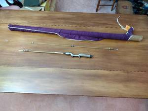 lot 217 image: South Bend deluxe spin cast rod 210-6