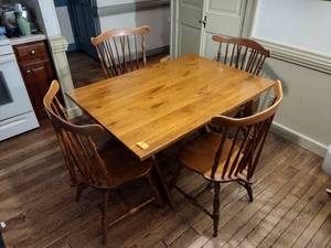 lot 90A image: Vintage Heywood Wakefield Trestle Table with 4 fiddleback chairs