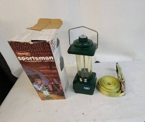 lot 43 image: Coleman Sportsman Lantern with Ratchet Strap