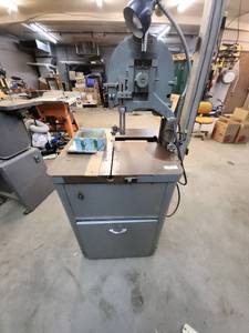 lot 19 image: H.B. Rouse & Co Industrial Band Saw