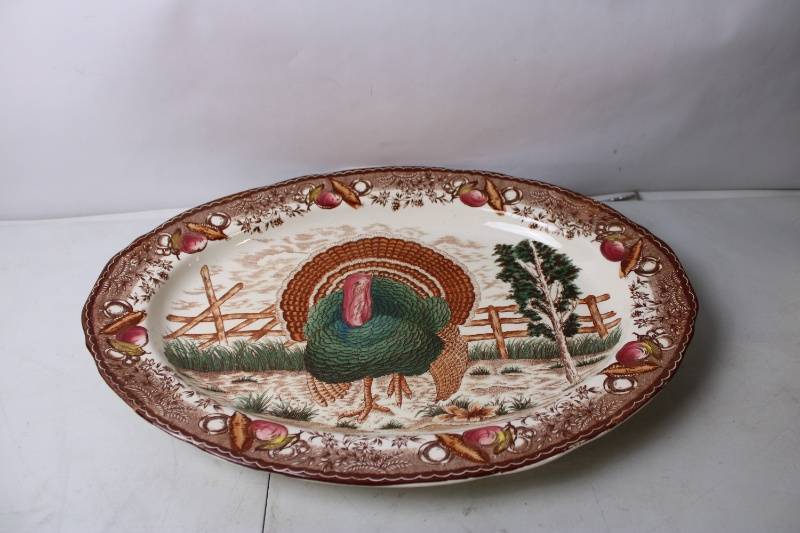 lot 132 image: Vintage Thanksgiving Turkey Platter with Floral Design