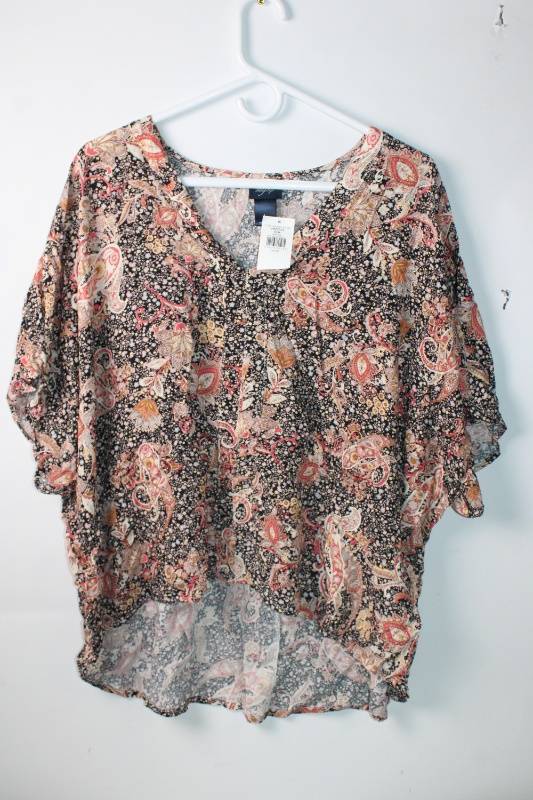 lot 163 image: Daytrip Womens Paisley Print Blouse, Size L