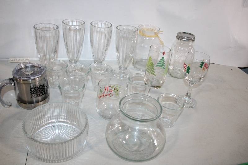 lot 295 image: Assorted Glassware Collection Featuring Vases, Cups, and Jars