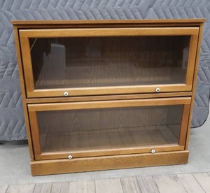 lot 2 image: BARRISTER BOOKCASE