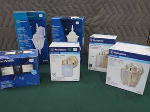 lot 12 image: 6 HARDWIRED OUTDOOR LIGHTS