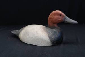 lot 16 image: HAND CARVED DECOY