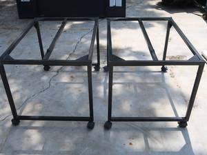 lot 19 image: 2 METAL ROLLING CARTS
