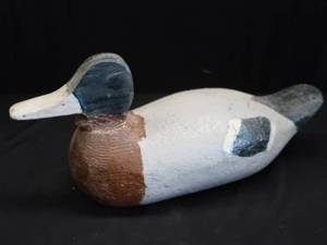 lot 20 image: VINTAGE DECOY