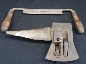 lot 23 image: VINTAGE CHOPPER 1 SPLITTING AXE HEAD  DRAW KNIFE