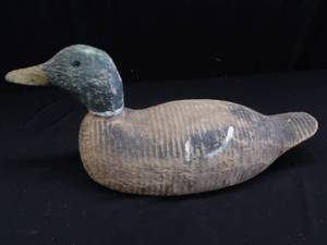 lot 24 image: VINTAGE  ANTIQUE DECOY