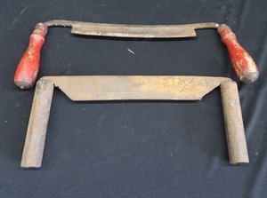 lot 25 image: 2 VINTAGE DRAW KNIVES