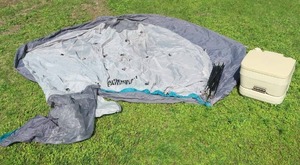 lot 33 image: SMALL DOME TENT  PORTA POTTIE