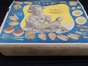 lot 44 image: VINTAGE LIKE MOTHERS ALUMINUM BAKE SET