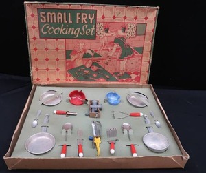 lot 48 image: 1960S SMALL FRY COOKING SET
