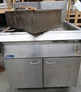 lot 67 image: PITCO SINGLE WELL DEEP FRIER