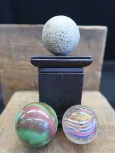 lot 30F image: 3 VINTAGE SHOOTERS (MARBLES)