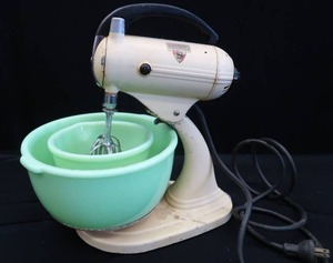 SUNBEAM MIXMASTER / JADEITE BOWLS.