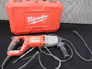 lot 81 image: MILWAUKEE SDS ROTARY HAMMER
