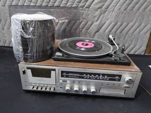 lot 92 image: MONTGOMERY WARDS STEREO 45S