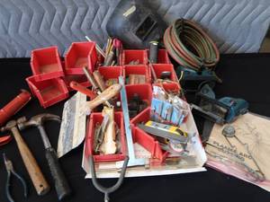 lot 102 image: MISC GARAGE ITEMS