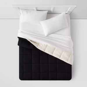 lot 118 image: TwinTwin XL Faux Shearling Washed Microfiber Reversible Comforter - Room Essentials