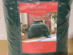 lot 427 image: 2PCS TwinTwin XL Opal House Jungalow Crinkle Comforter Set
