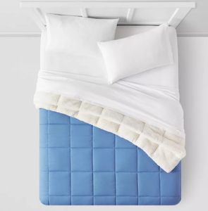 lot 120 image: Room Essentials Faux Shearling Reversible Comforter