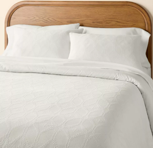 lot 346 image: 3pc Trellis Pattern Comforter Bedding Set Cream - Hearth & Hand with Magnolia FullQueen