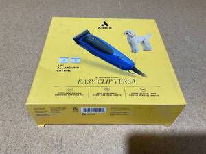 lot 233 image: Andis EasyClip Versa Detachable Blade Dog Clippers Kit
