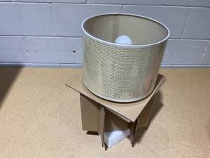 lot 240 image: Threshold 19 Inch Table Lamp