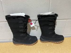 lot 246 image: Size 5 Womens Carla Tall Winter Boots- Universal Thread
