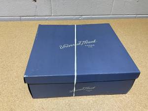 lot 247 image: Size 12 Womens Cypress Winter Boots- Universal Thread