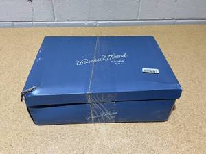 lot 249 image: Size 12 Universal Thread Persephone Sneakers