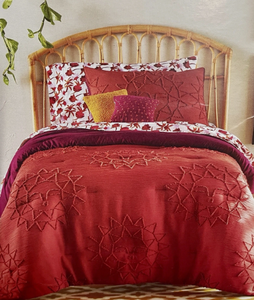 lot 367 image: Opalhouse Tufted Comforter Set TwinTwin XL