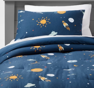 lot 382 image: Pillowfort Space Comforter Set FullQueen