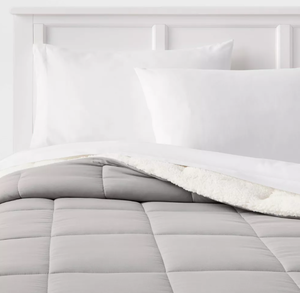 lot 180 image: Faux Shearling Washed Microfiber Reversible Comforter - Room Essentials