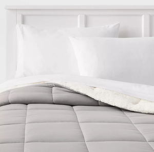 lot 193 image: Faux Shearling Washed Microfiber Reversible Comforter - Room Essentials