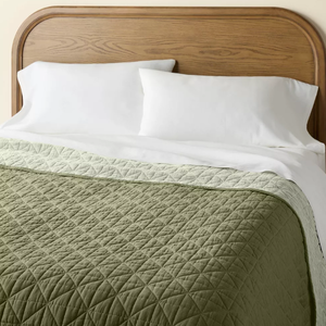 lot 397 image: Reversible Lightweight Quilt Tonal Green - Hearth & Hand with Magnolia, King Size