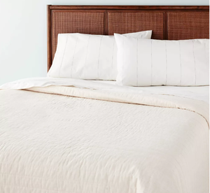lot 399 image: Channel Stitch Heathered Quilt - Hearth & Hand with Magnolia, Size FullQueen