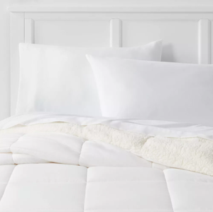 lot 155 image: TwinTwin XL Faux Shearling Washed Microfiber Reversible Comforter - Room Essentials