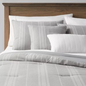 lot 243 image: 4PCS Twin Size Reversible Heathered Herringbone Stripe Comforter Set - Threshold