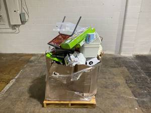 lot 900 image: Wholesale Pallet of Miscellaneous Items